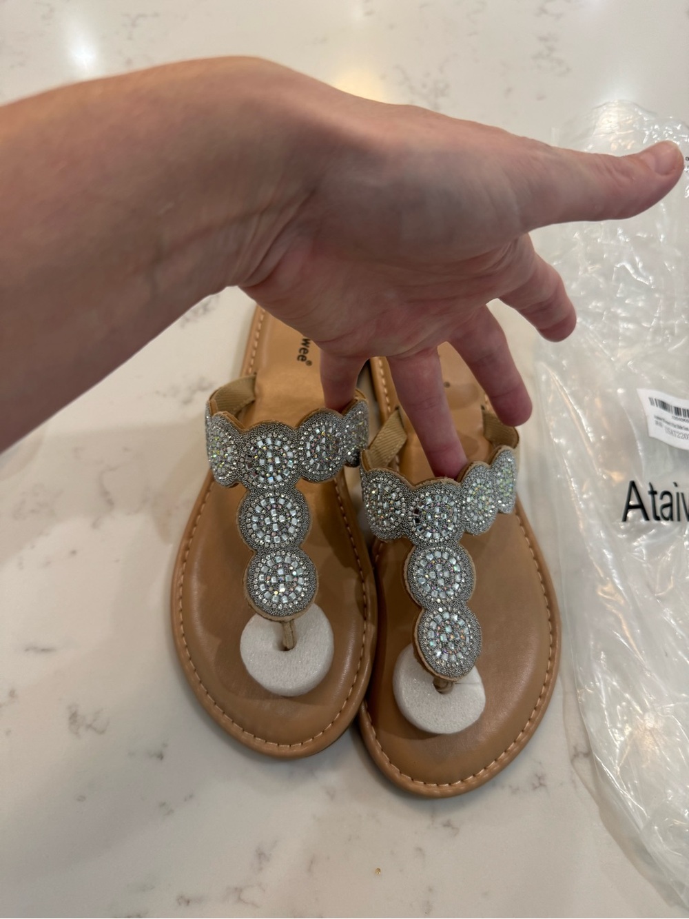 Women’s 8 Tan Rhinestone T-Strap Sandals